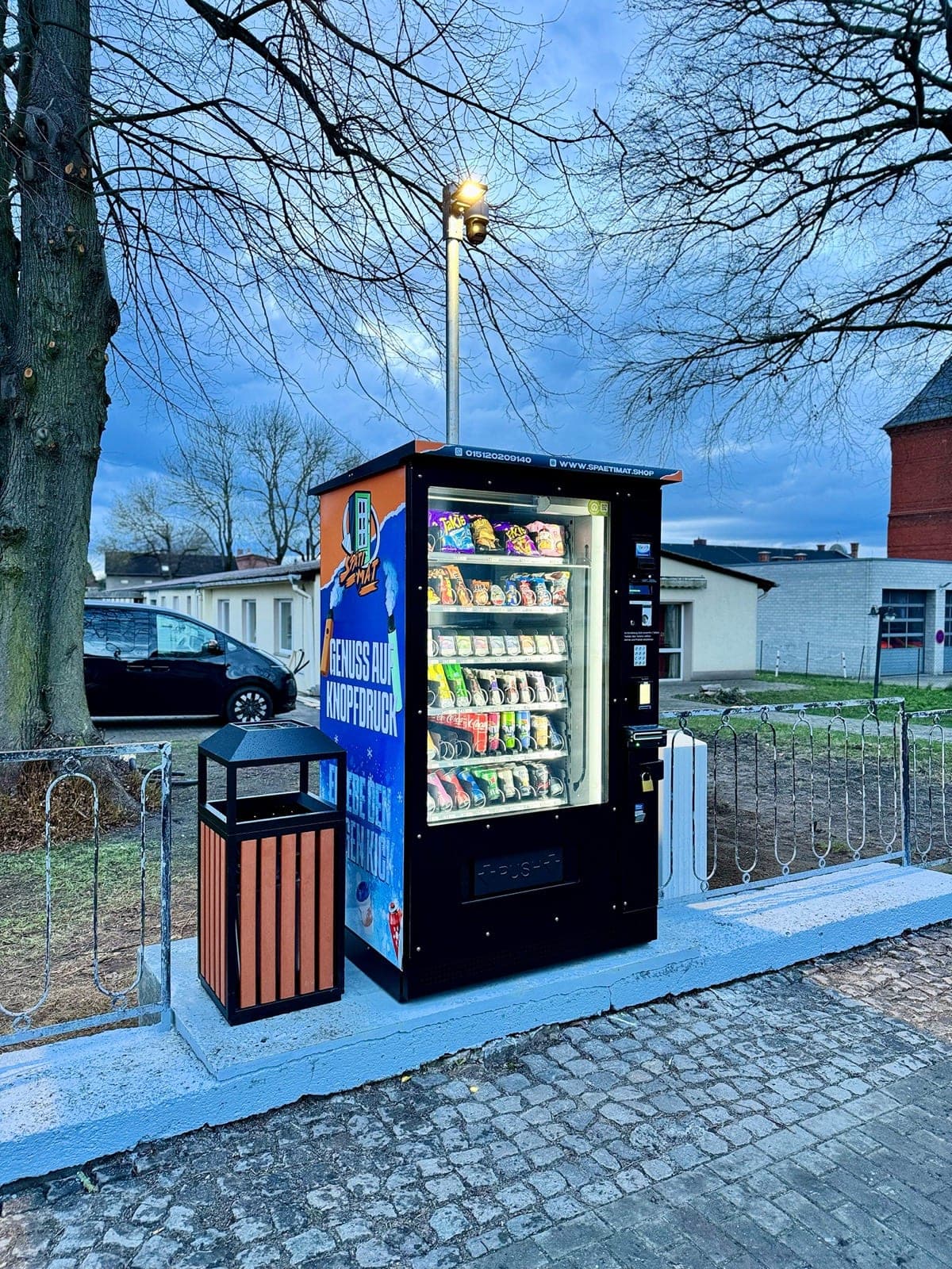 Outdoor-Snackautomat von SpätiMat an einem 24/7-Standort im Freien