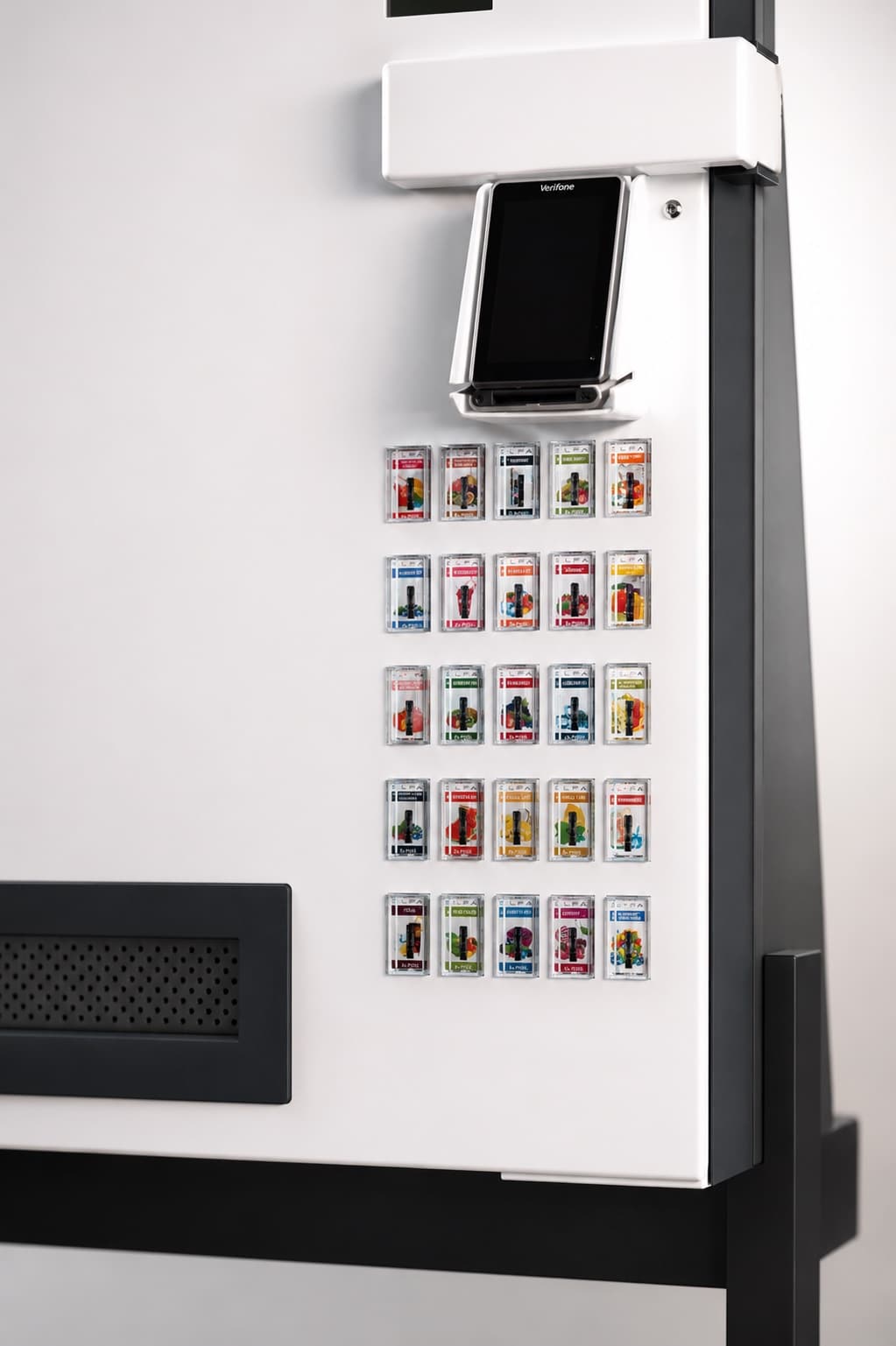 Altersverifikation und Kartenterminal am Vape-Automat Outdoor